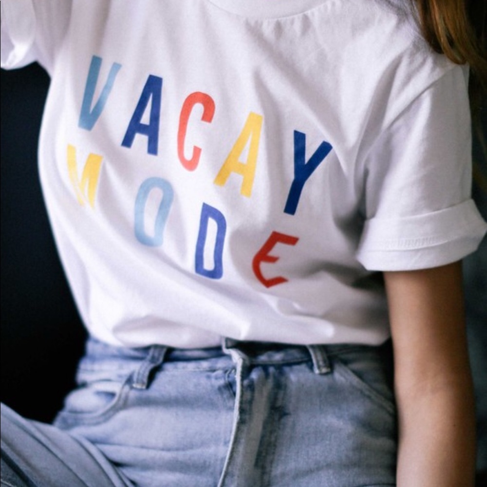 Vacay mode graphic tee